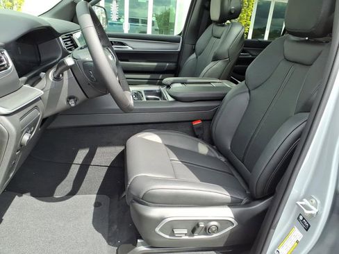 New 2026 Jeep Grand Wagoneer Limited AWD/4WD image 5