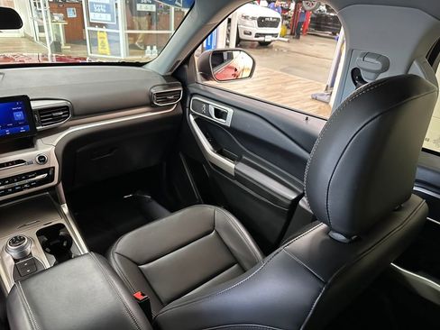 Used 2024 Ford Explorer XLT w/ Equipment Group 202A AWD/4WD image 13