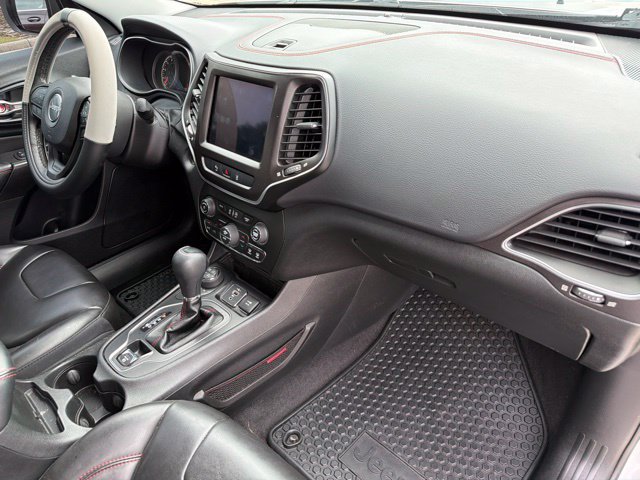 Used 2021 Jeep Cherokee Trailhawk AWD/4WD image 11