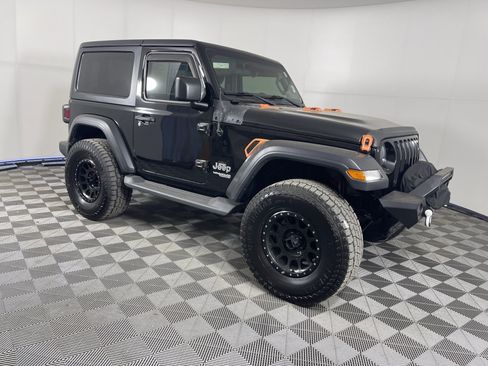 Used 2019 Jeep Wrangler Sport AWD/4WD image 7
