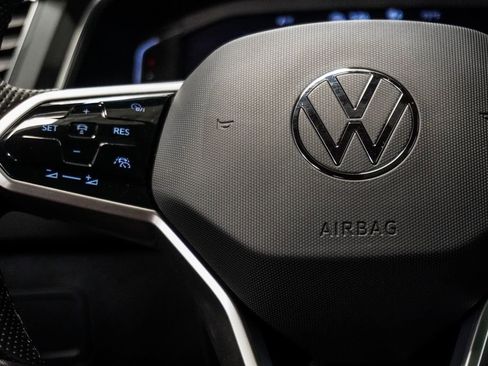 Used 2022 Volkswagen Tiguan SEL R-Line AWD/4WD image 16