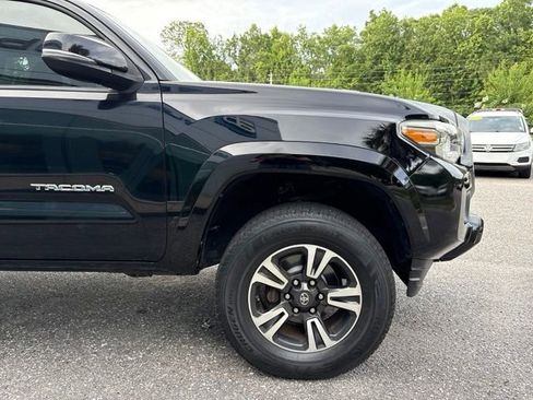 Used 2017 Toyota Tacoma TRD Sport w/ Tow Package (A/T) AWD/4WD image 33