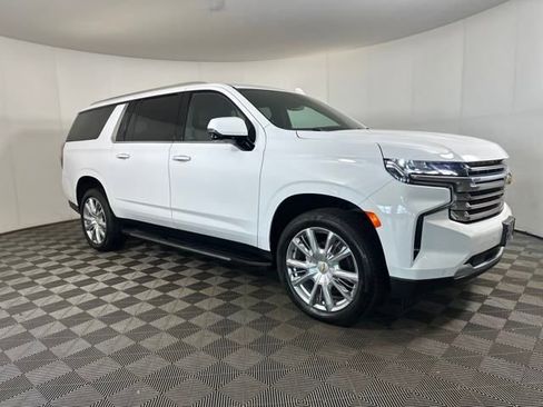 Used 2023 Chevrolet Suburban High Country image 2