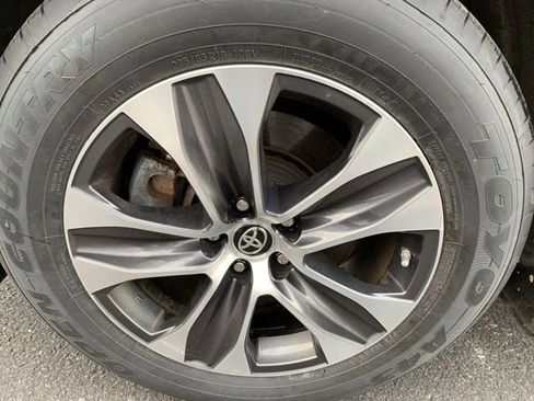 Used 2023 Toyota Highlander XLE image 10