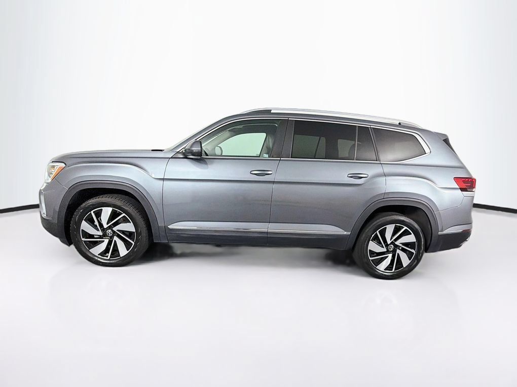 Used 2024 Volkswagen Atlas SEL AWD/4WD image 6