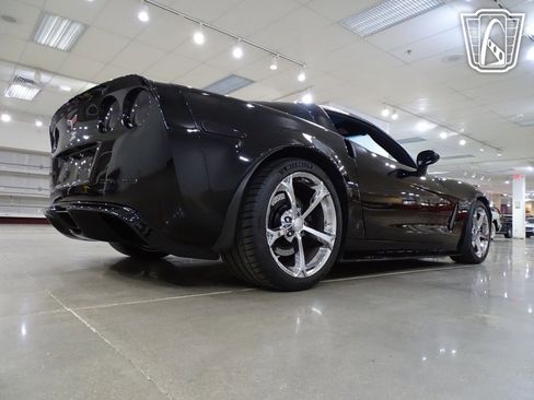 Used 2006 Chevrolet Corvette Coupe w/ Performance Package image 16