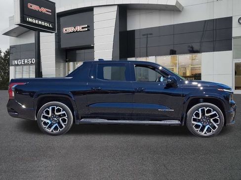 Used 2025 Chevrolet Silverado EV RST AWD/4WD image 26