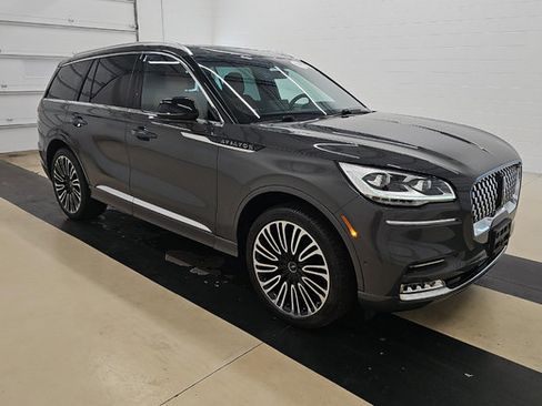 Used 2023 Lincoln Aviator Black Label AWD/4WD image 2