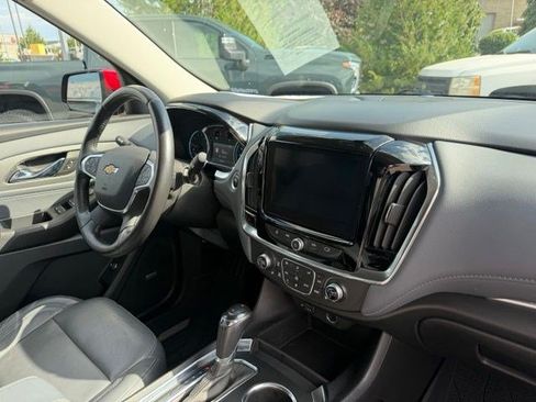 Used 2020 Chevrolet Traverse LT w/ LT Premium Package AWD/4WD image 10