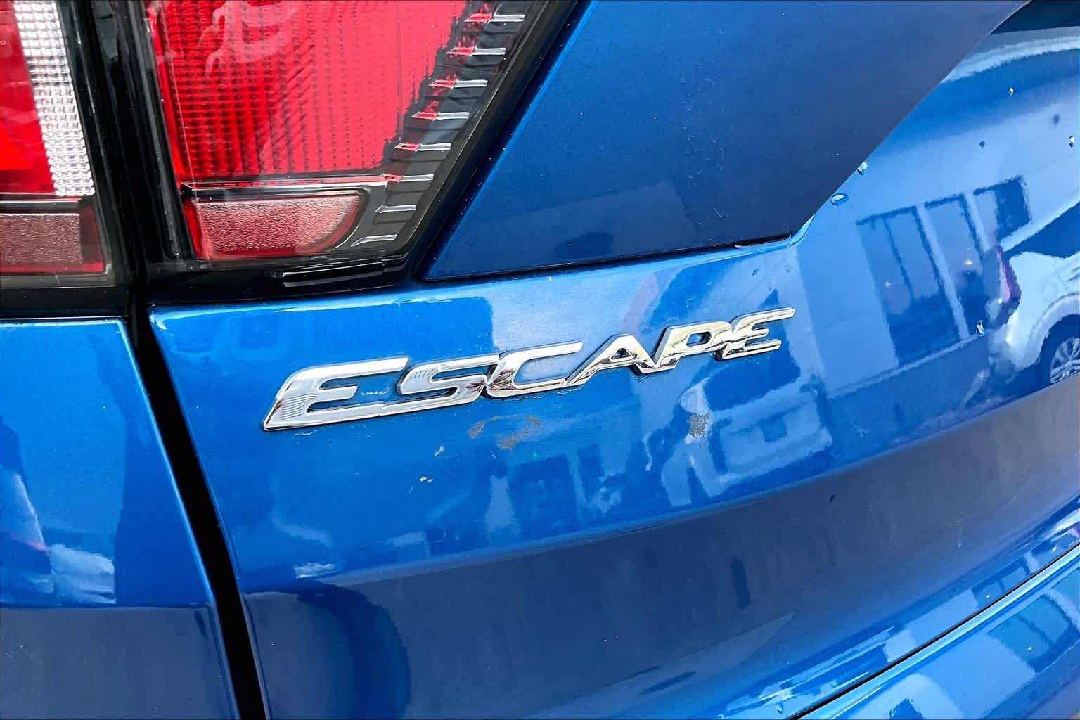 Used 2018 Ford Escape SE w/ SE Sport Appearance Package AWD/4WD image 30