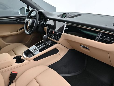 Certified 2026 Porsche Macan AWD/4WD image 14
