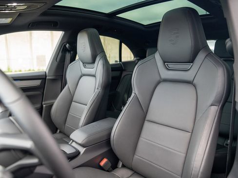 New 2025 Porsche Macan 4S Electric image 5