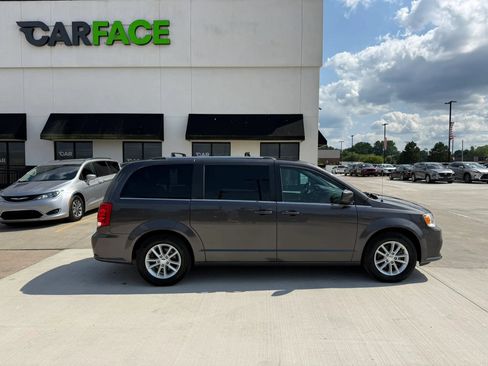 Used 2020 Dodge Grand Caravan SXT FWD image 18