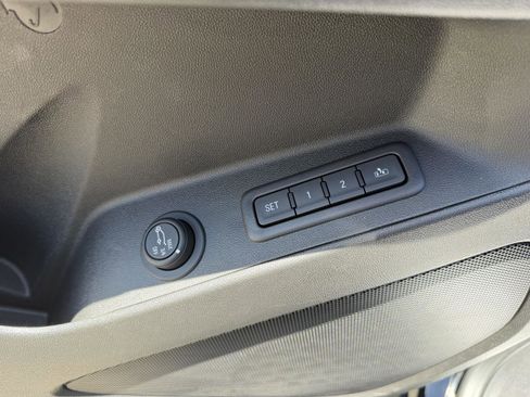 Used 2019 Chevrolet Equinox Premier AWD/4WD image 11