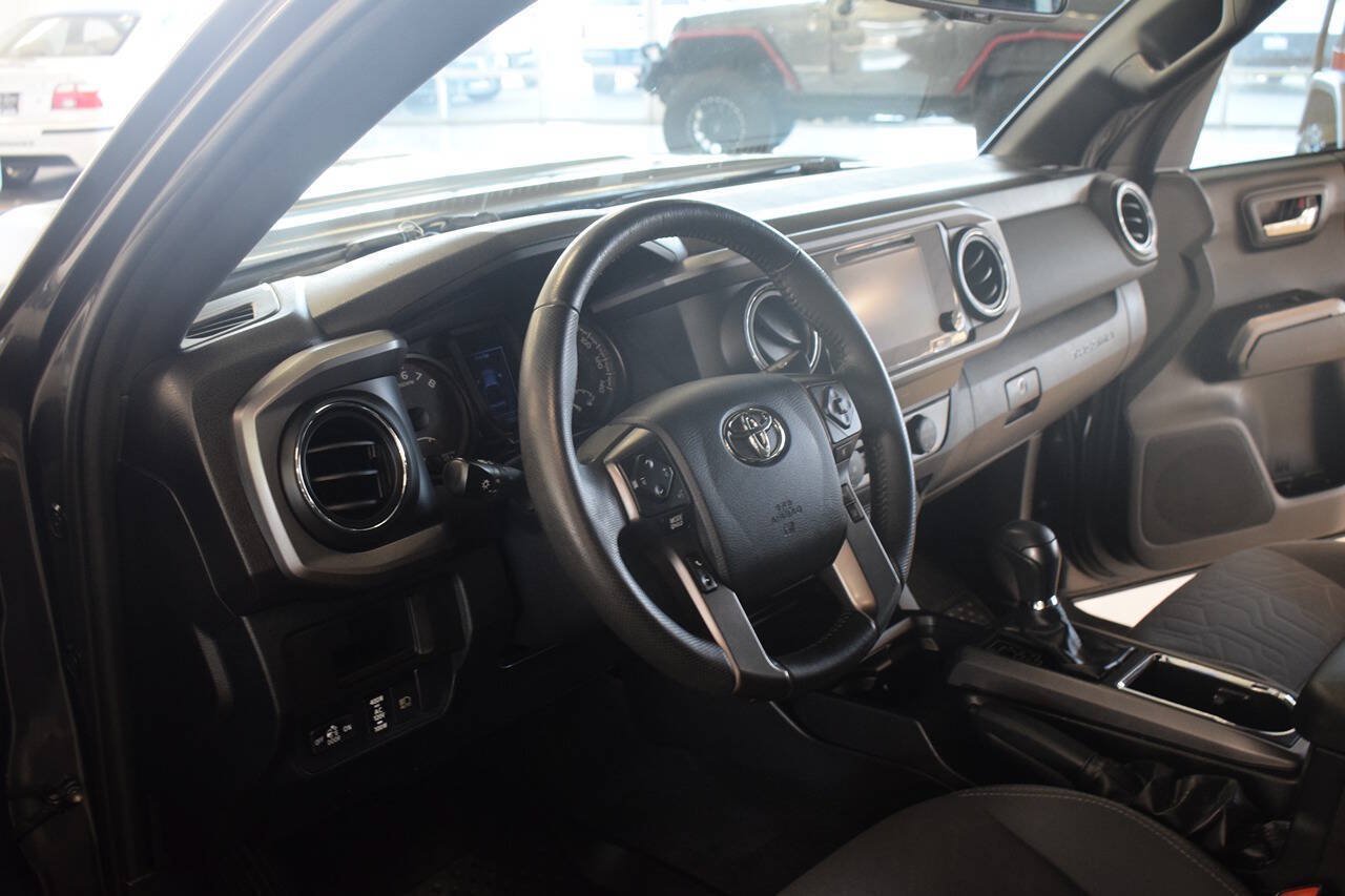 Used 2019 Toyota Tacoma TRD Sport w/ Technology Package AWD/4WD image 23
