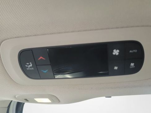 Used 2022 Chrysler Pacifica Touring-L image 31