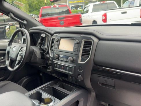 Used 2018 Nissan Titan SV w/ SV Convenience Package AWD/4WD image 15