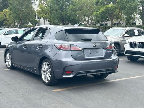 Used 2016 Lexus CT 200h w/ Navigation Package FWD image 2