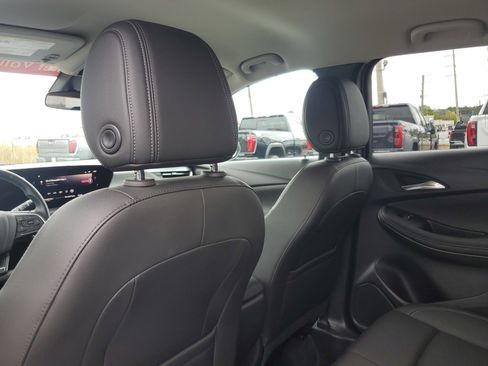 Used 2024 Buick Encore GX Sport Touring image 7