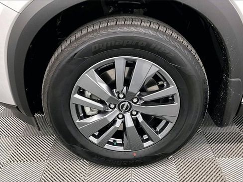 New 2025 Nissan Pathfinder S image 11