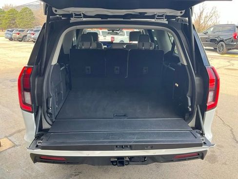 Used 2025 Ford Expedition Max Active image 10