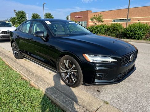 Used 2023 Volvo S60 B5 Plus FWD image 2