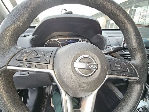 Used 2023 Nissan Altima 2.5 SV image 11