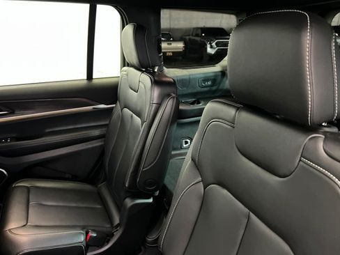 Used 2025 Jeep Grand Cherokee L Limited w/ Black Appearance Package AWD/4WD image 20