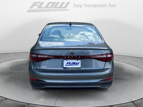 New 2025 Volkswagen Jetta SE image 6