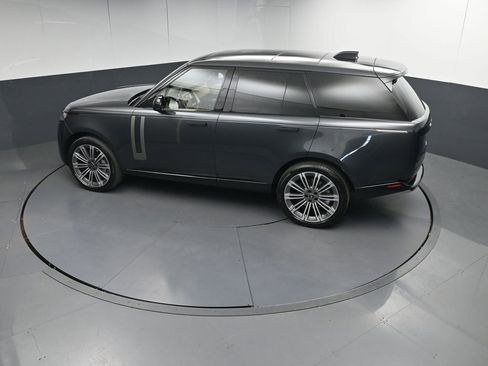 Used 2025 Land Rover Range Rover SE AWD/4WD image 32