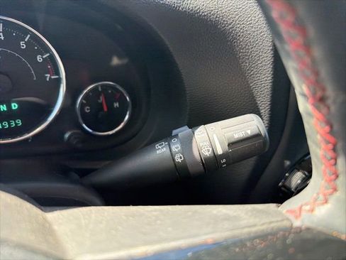 Used 2012 Jeep Wrangler Unlimited Sahara image 38