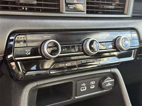 Used 2024 Honda Pilot TrailSport image 38