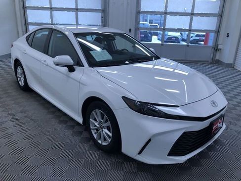 Used 2025 Toyota Camry LE image 36