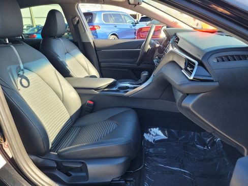 Used 2018 Toyota Camry SE image 17