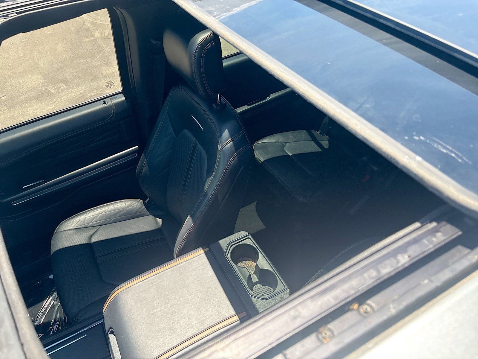 Used 2024 Ford Expedition Platinum RWD image 23