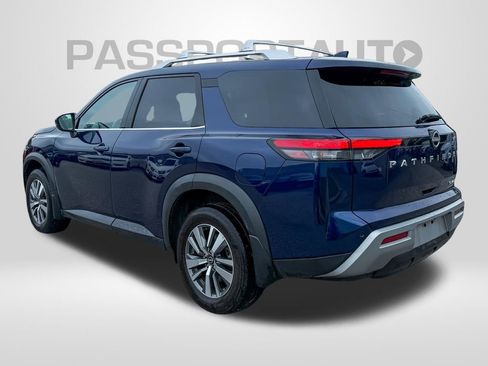 Used 2024 Nissan Pathfinder SL AWD/4WD image 3