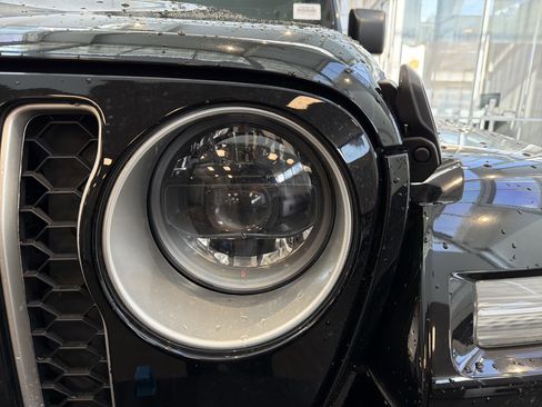 Used 2023 Jeep Wrangler Sahara image 5