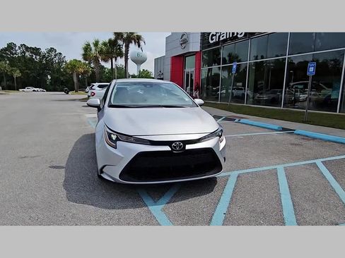 Used 2022 Toyota Corolla LE image 19