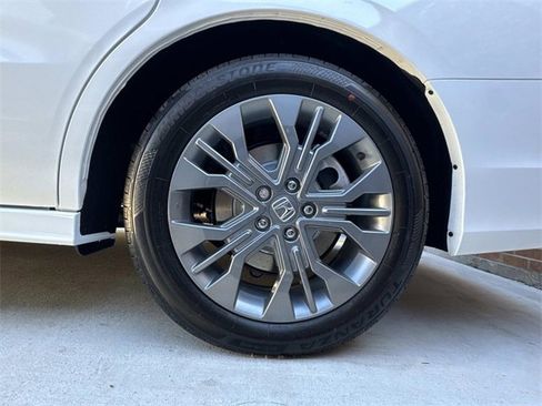New 2026 Honda Odyssey Touring image 3