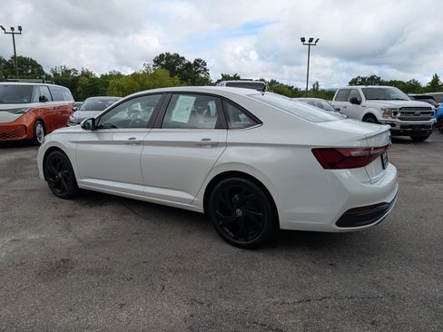 Used 2025 Volkswagen Jetta SE w/ Sunroof Package FWD image 7