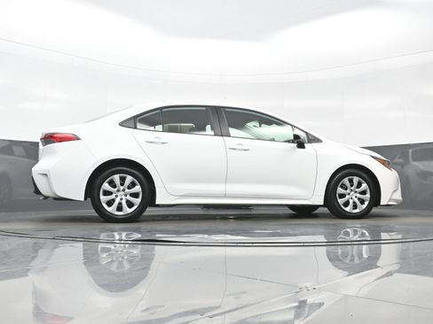 Used 2024 Toyota Corolla LE FWD image 31