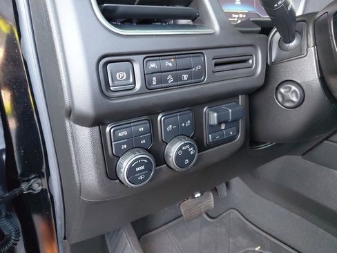 Used 2022 Chevrolet Tahoe Z71 w/ Z71 Off-Road Package AWD/4WD image 28