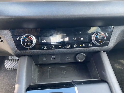 Used 2024 Mitsubishi Outlander SE AWD/4WD image 24