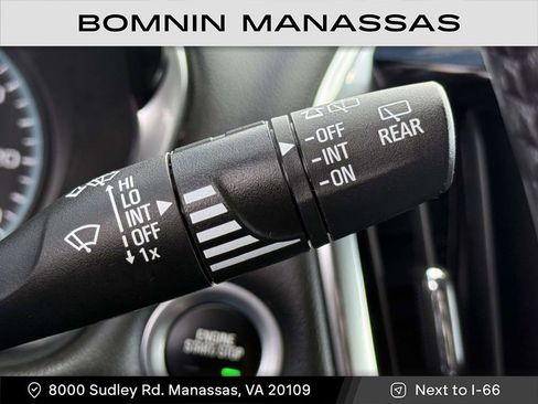 Used 2021 Chevrolet Traverse LT image 25