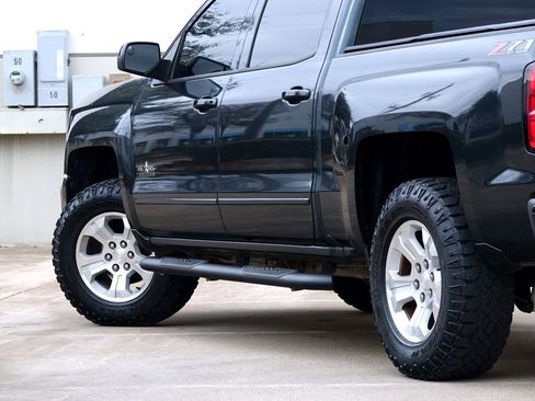 Used 2018 Chevrolet Silverado 1500 LT w/ Texas Edition image 31