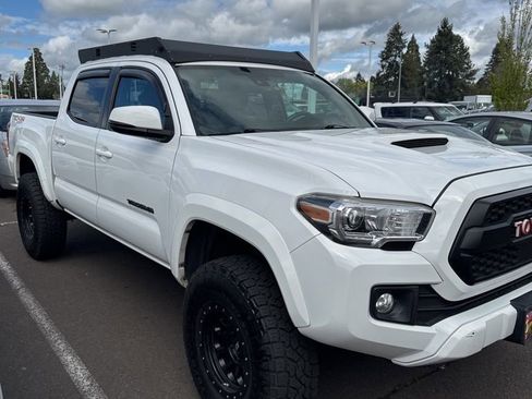 Certified 2018 Toyota Tacoma TRD Sport w/ Technology Package image 2