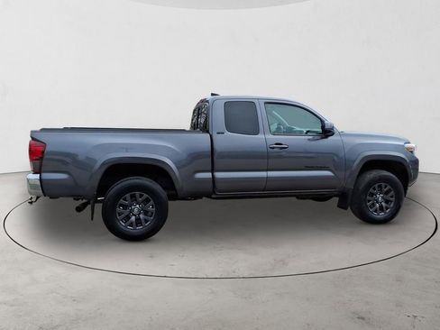 Used 2021 Toyota Tacoma SR5 w/ SR5 Appearance Package (SM) AWD/4WD image 4