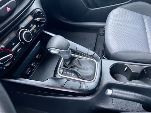 Certified 2025 Kia Soul LX FWD image 20