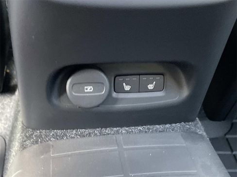 Used 2024 Volvo XC40 Recharge Plus w/ Protection Package Premier image 17