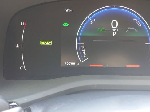 Used 2025 Toyota Camry SE w/ Multimedia Upgrade Package image 21